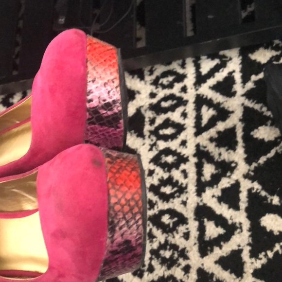 Heels - Picture 4 of 4